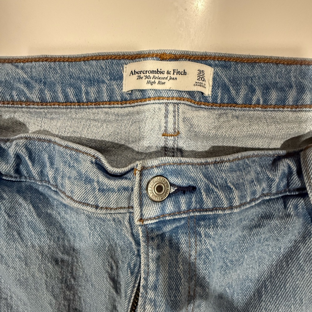 Abercrombie & Fitch 90’s Relaxed High Rise Cuffed - 20s